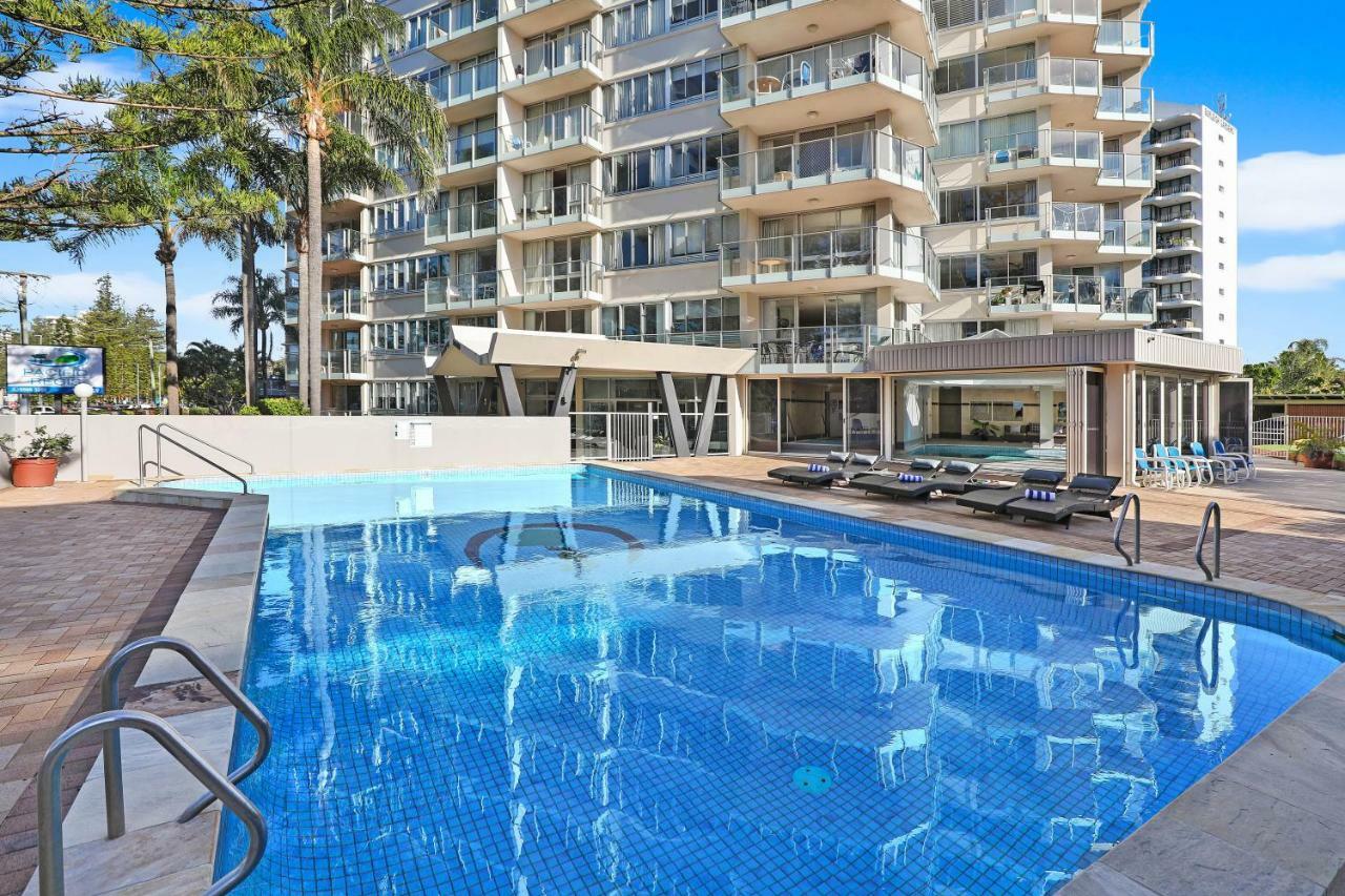Pacific Regis Beachfront Holiday Apartments Голд-Кост Екстер'єр фото